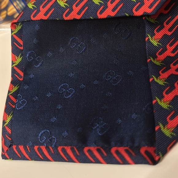 Gucci Silk Tie Navy Red and Green Cactus Print - Picture 8 of 9